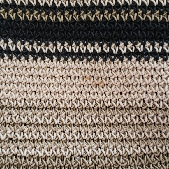 Cute crocheted Boho mini crossbody Purse - Picture 3 of 6